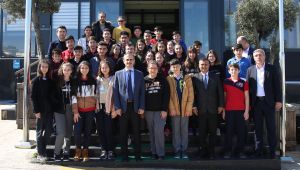 Çiftçi genç şampiyonları tebrik etti