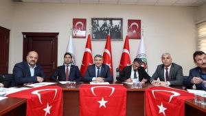 Dilovası meclisi Türk bayrakları ile donatıldı