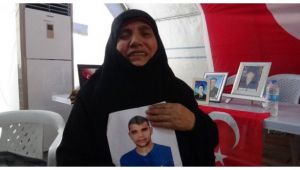 Gebze'den, Diyarbakır'a evlat nöbetine katılan annenin feryadı