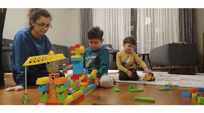 Genç meclis üyesinden uygulamalı evde kal çağrısı