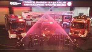İtfaiyecilerden sağlık çalışanlarına sirenli destek