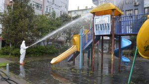 İzmit Belediyesi 210 parkı dezenfekte etti