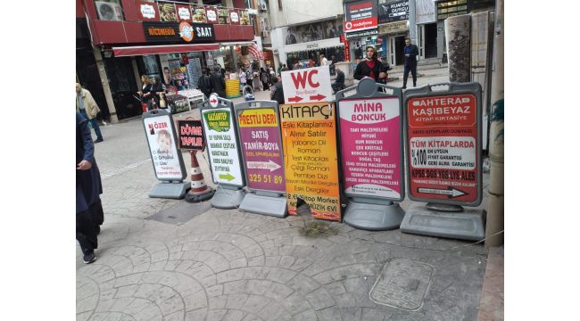 İzmit Zabıtası’ndan kaldırım işgaline sıkı takip