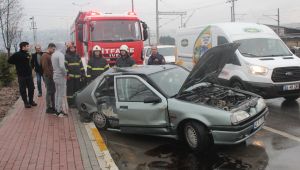 Kocaeli'de 3 aracın karıştığı trafik kazasında 1 kişi yaralandı