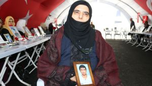 Kocaeli'den bir anne daha evlat nöbetine katıldı