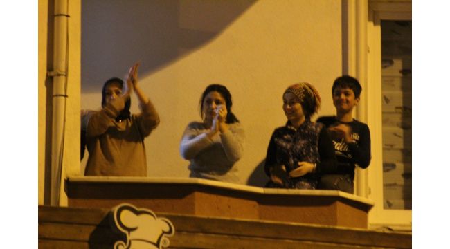 Kocaelililerden sağlık çalışanlarına alkışlı destek