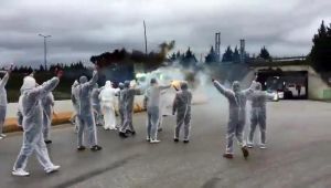 Koronavirüs nedeni ile stada giremeyen taraftarlar takım otobüsünü böyle uğurladı