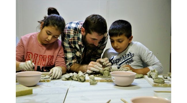 Minikler hünerlerini çamurda sergiliyor