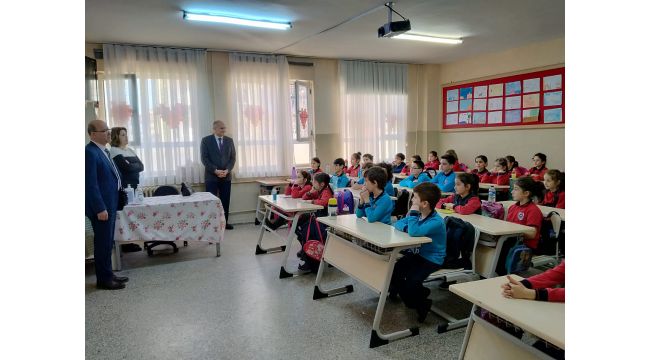 Öğrenciler Kadıoğlu'nu dinleyerek öğrendi