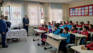 Öğrenciler Kadıoğlu'nu dinleyerek öğrendi