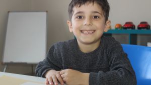 Otizmi yendi, ilk kelimesi ile sevince boğdu