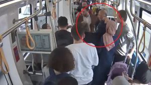 Tramvayda ‘kadına şiddet’ sosyal deneyi duygusal anlar yaşattı