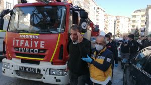 Yangında patlayan itfaiye hortumu 2 kişiyi yaraladı