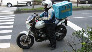 Yaşlıların market ihtiyaçları kurye ile karşılanacak