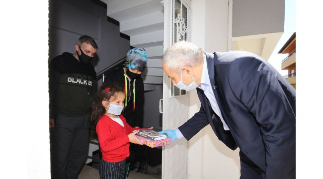Başkan Büyükgöz Minik Miray’ı Sevindirdi
