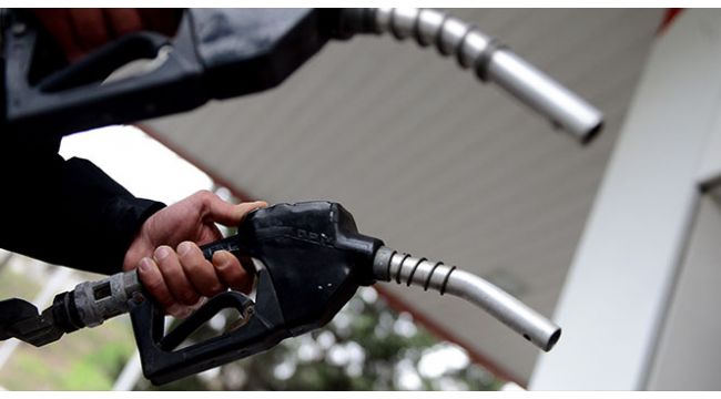 Benzine bu gece yarısından itibaren indirim geliyor