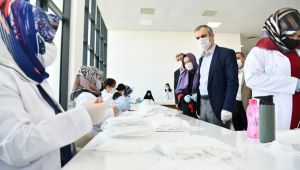 Çayırova Belediyesi vatandaşlar için maske üretiyor