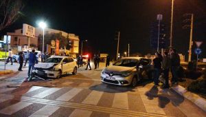 Darıca’da 2 otomobil çarpıştı: 4 yaralı