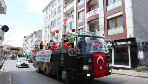 Darıca'da moral otobüsünden marşlar söylendi