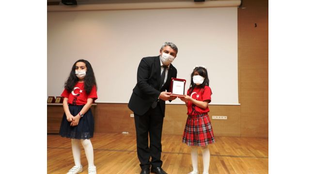 Dilovası’nda şiir yarışmasında ödüller sahiplerini buldu