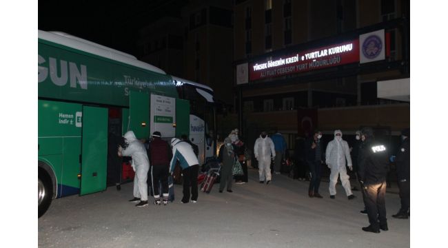 Fransa'dan dönen 286 Türk vatandaşı, Kocaeli'ne getirildi