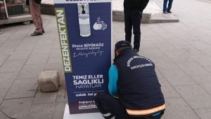 Gebze'nin kalabalık noktalarına dezenfektanlar yerleştirildi