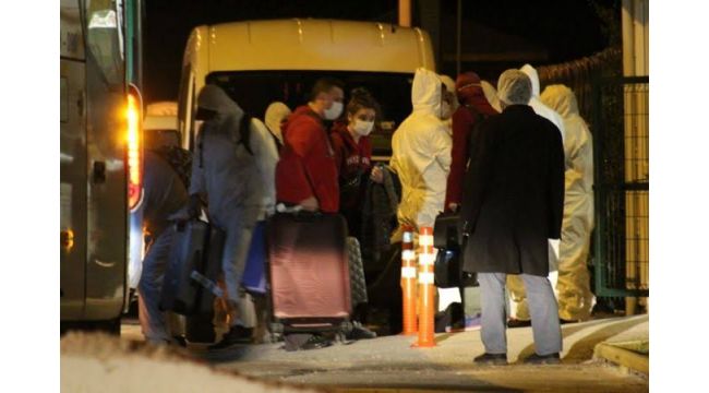 İngiltere’den dönen 311 vatandaş Kocaeli’nde getirildi