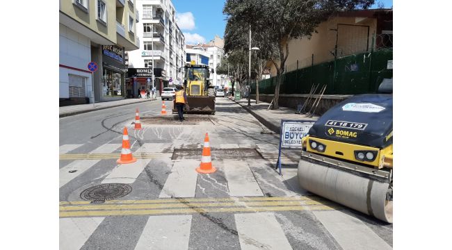İzmit Leyla Atakan Caddesi’nde yol bakım ve onarım çalışması