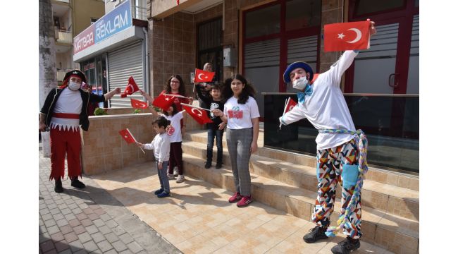 İzmitli çocuklara 23 Nisan coşkusu bando takımı ile yaşatıldı