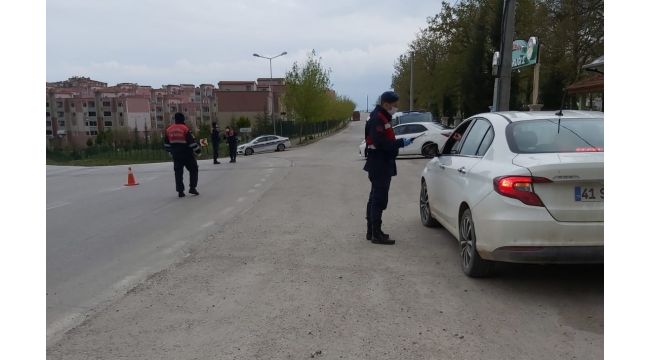 Jandarma aranan 9 kişiyi huzur denetiminde yakaladı