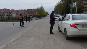 Jandarma aranan 9 kişiyi huzur denetiminde yakaladı