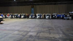 Kılavuz Gençlerden koli dağıtımına gönüllü destek