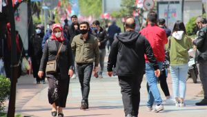 Kocaelililer hava sıcaklığının artmasıyla kendilerini sokağa attı