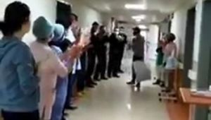 Koronavirüsü yenen hasta alkışlarla uğurlandı