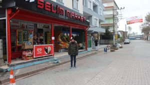 Market işletmecisi, 2 gün boyunca sattığı ekmekler karşılığında para almadı