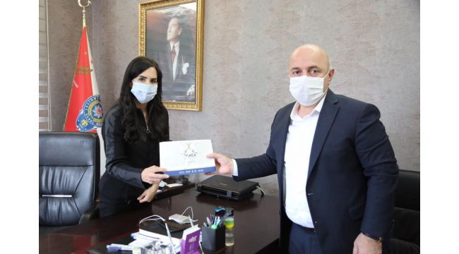 Muzaffer Bıyık'tan polislere jest