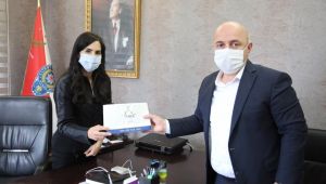 Muzaffer Bıyık'tan polislere jest