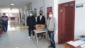 Öğrenciler biriktirdikleri para ile sağlık çalışanlarına siperlik aldı