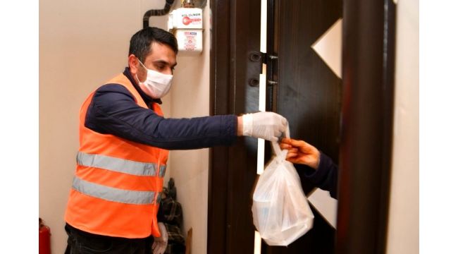 Ramazan’da ihtiyaç sahiplerine sıcak yemek servisi