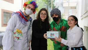 Sağlık çalışanlarının çocuklarına 23 Nisan’da pasta sürprizi