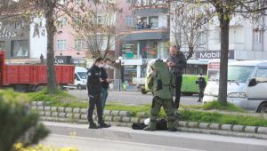 Yol kenarına bırakılan şüpheli çanta fünyeyle imha edildi