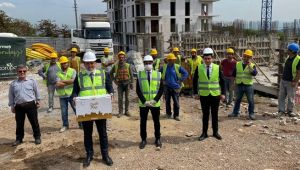 Zeray İnşaat'tan bin 200 koli yardım kolisi