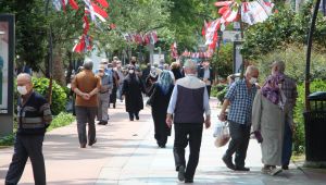 65 yaş üstü gününü gün ediyor