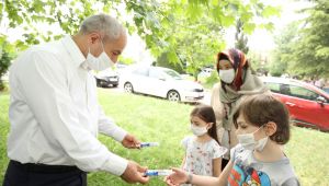 Başkan Amcalarından çocuklara armağanlar