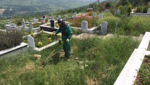 Bayram öncesi mezarlıklara bakım yapıldı