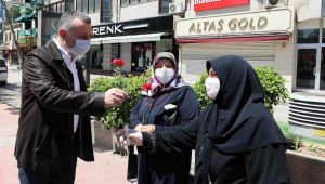 Büyükakın, Çınarların gölgesinde Anneler Günü'nü kutladı