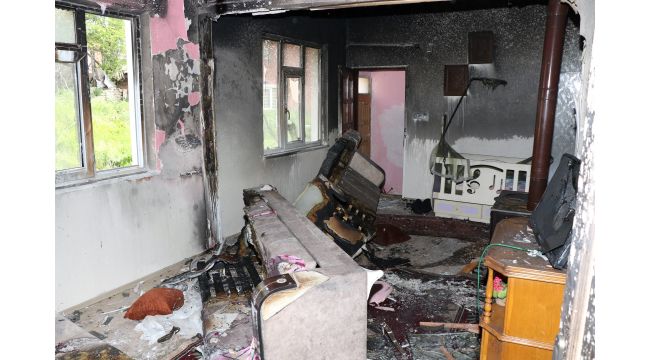 Büyükşehir evi yanan aileye hızır gibi yetişti
