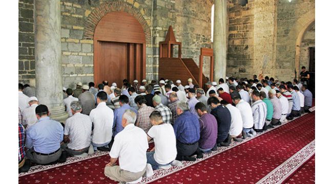Camilerde cemaatle namaz kılabilme tarihi belli oldu! Ancak bir şart var
