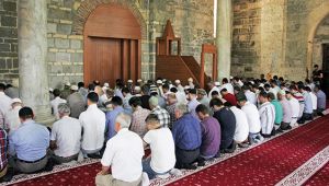 Camilerde cemaatle namaz kılabilme tarihi belli oldu! Ancak bir şart var