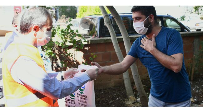 Çayırova’da üretilen 300 bin maske dağıtıldı